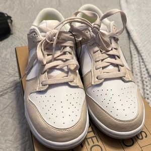 WMNS DUNK LOW NEXT NATURE 'LIGHT OREWOOD BROWN NIKE DUNKS